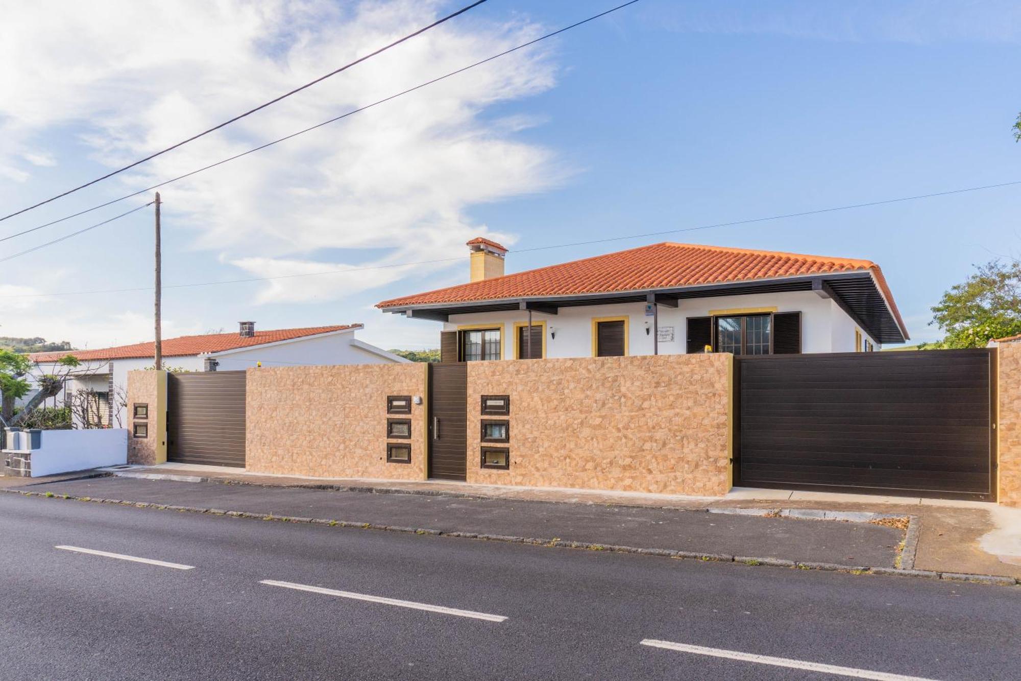 Pinheiro Sun&beach House Vakantiehuis Ponta Delgada